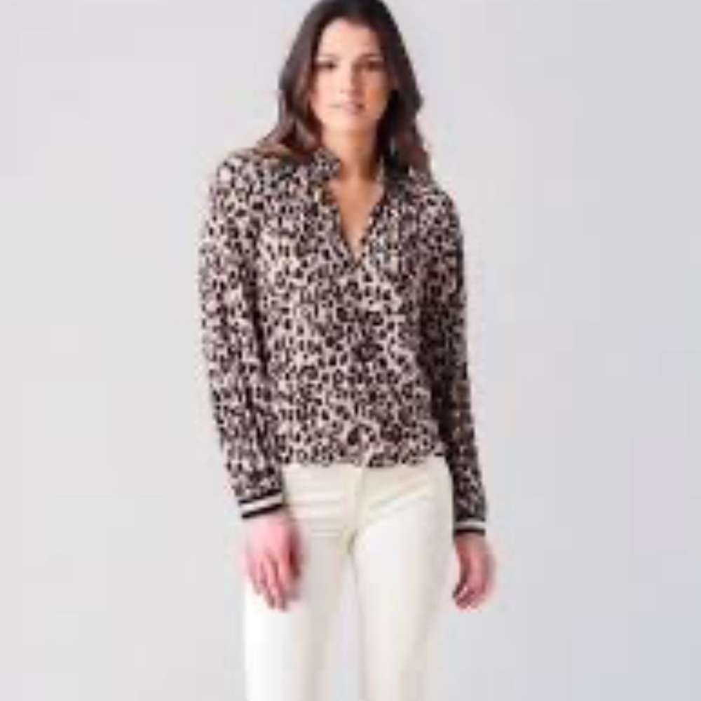 Saylor Astoria Leopard Print long sleeve shirt v neck button down Medium